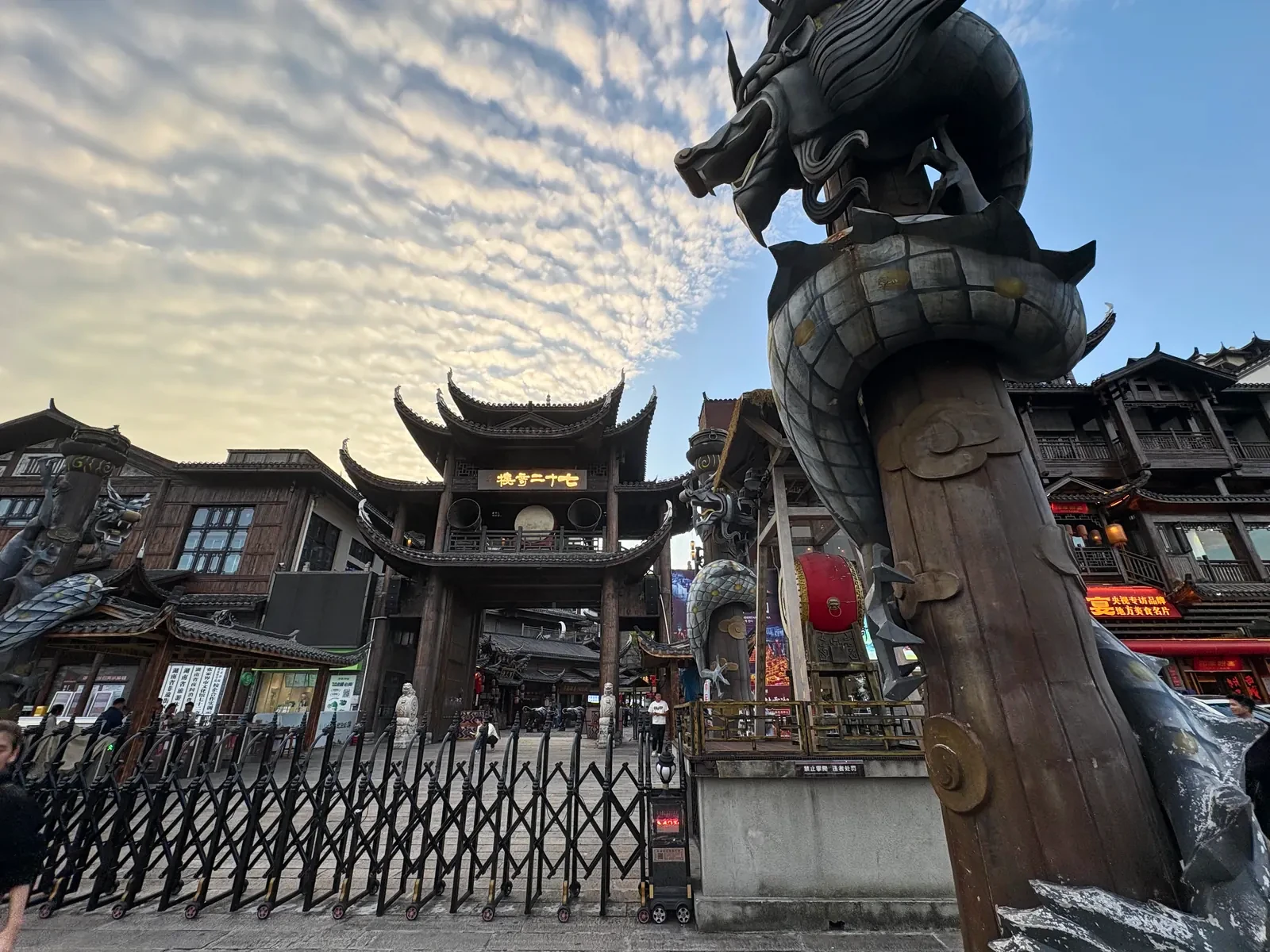 Dragon pillar beside the entrance to 72 Wonder Tower