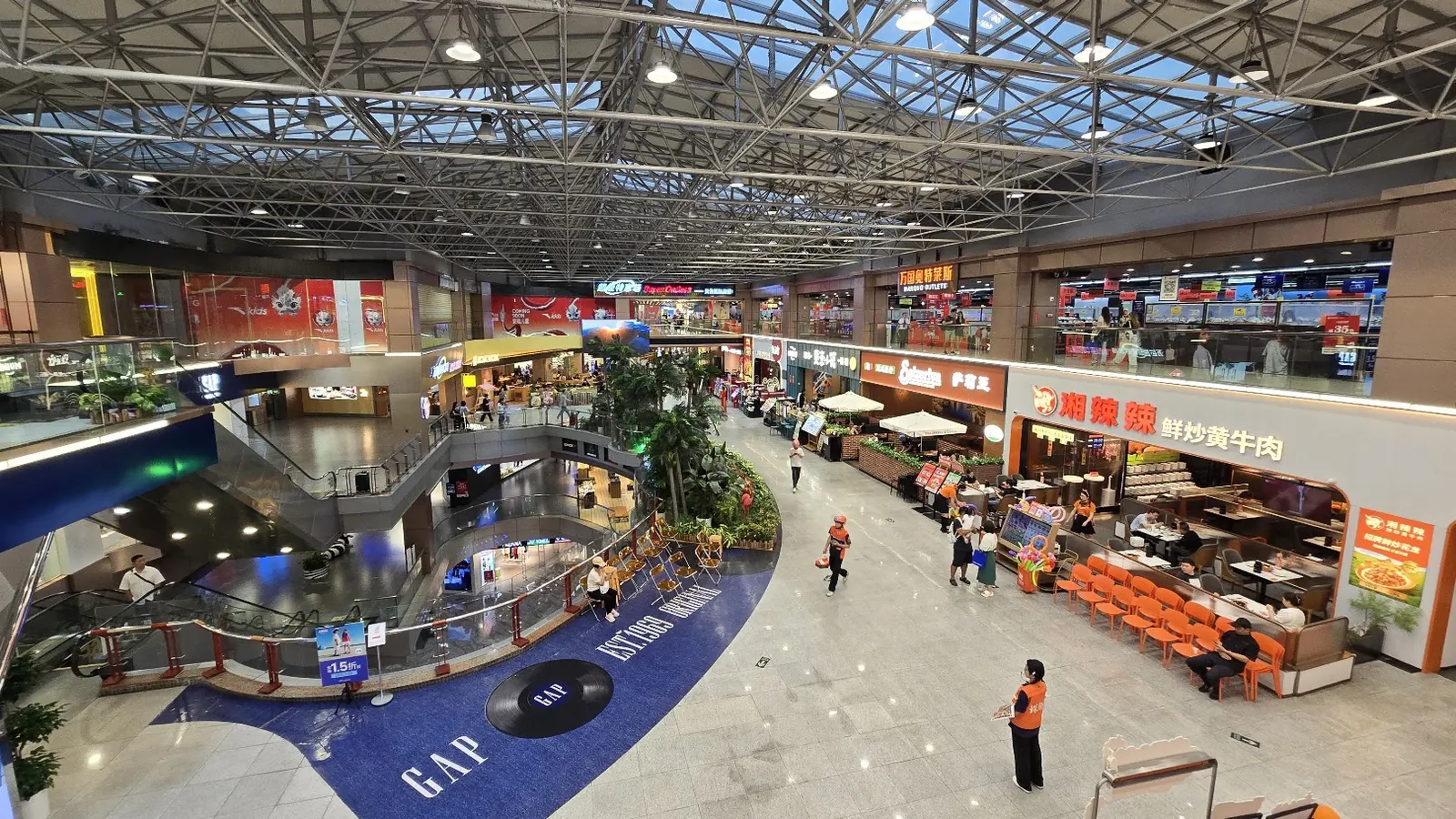 Interior atrium of Wanguo Outlets in Guangzhou