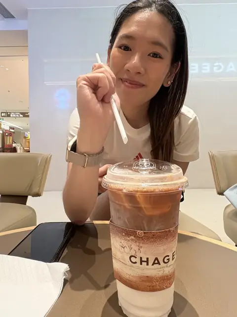 Cold tea from CHAGEE during a Guangzhou café stop
