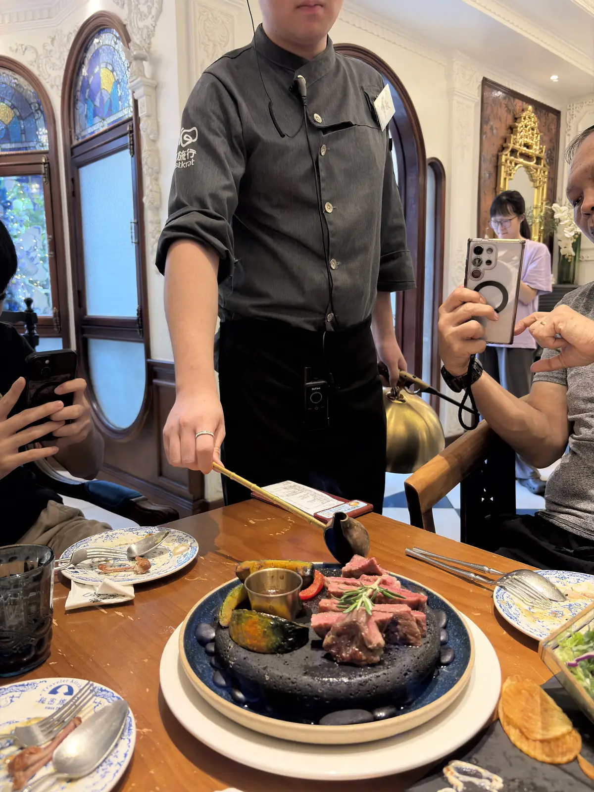 Steak served on a hot plate in Tianhe